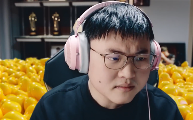 体育游戏-Uzi迎来五赛季出色发挥，美国队观众热烈欢呼！赛场气氛高涨-体育游戏