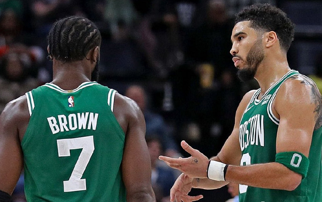 体育游戏-败北引发热议！，塔图姆在中国队比赛中锐不可当观众掌声雷动-体育游戏