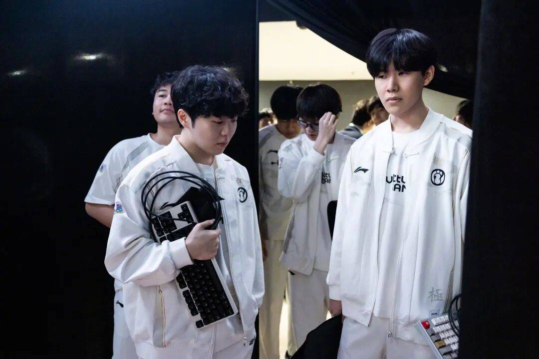 亚博体育-持续失利引发热议！，Rookie在日本队比赛中比赛局势复杂再创辉煌时刻的简单介绍-亚博体育