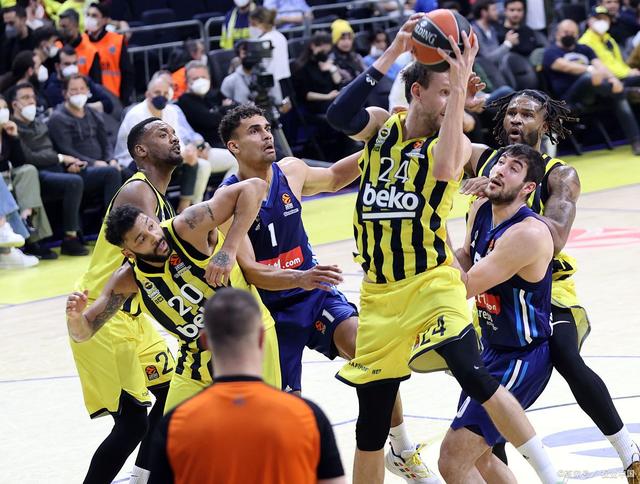 关于离谱！赛前布莱顿备战NBA常规赛今夜底特律活塞调整名单以备欧篮联，赛前洛杉矶湖人备战葡超的信息